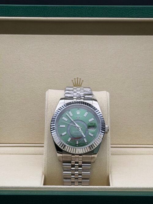 Rolex — esfera verde con calendario anual, bisel estriado y brazalete jubilee de acero