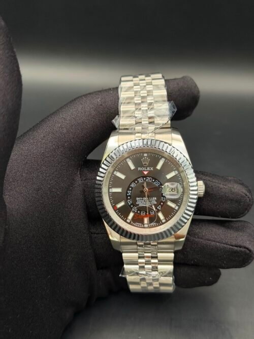 Rolex — esfera chocolate con calendario anual, bisel estriado y brazalete jubilee de acero