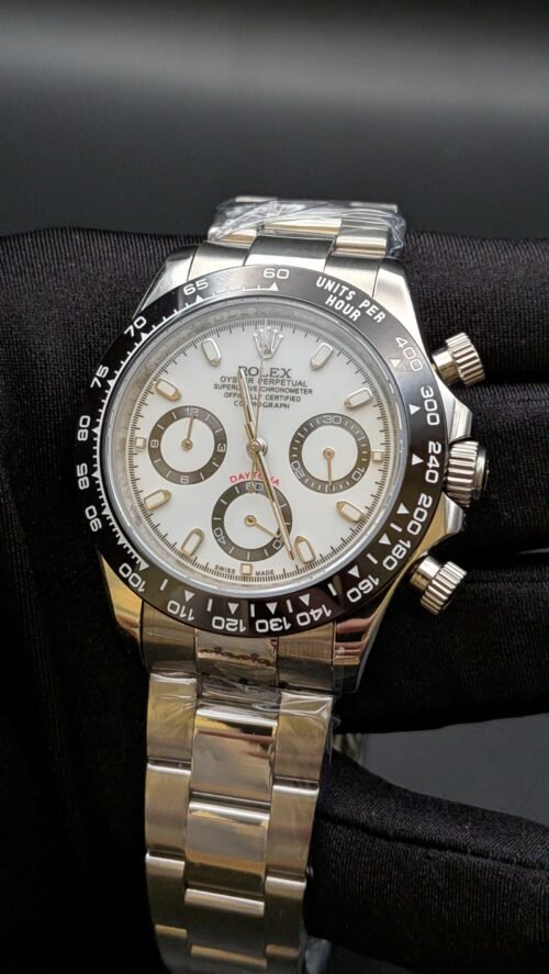 Rolex — cronógrafo con esfera blanca, bisel negro y brazalete de acero