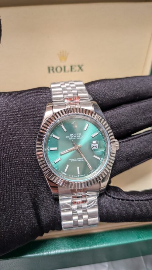 Rolex — esfera verde menta, bisel estriado y brazalete jubilee de acero