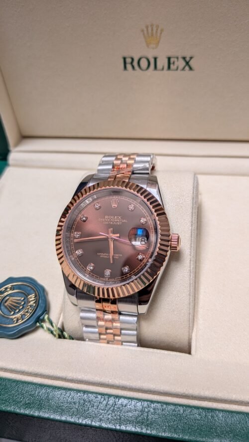 Rolex — esfera chocolate con brillantes, bisel oro rosa estriado y brazalete jubilee bicolor