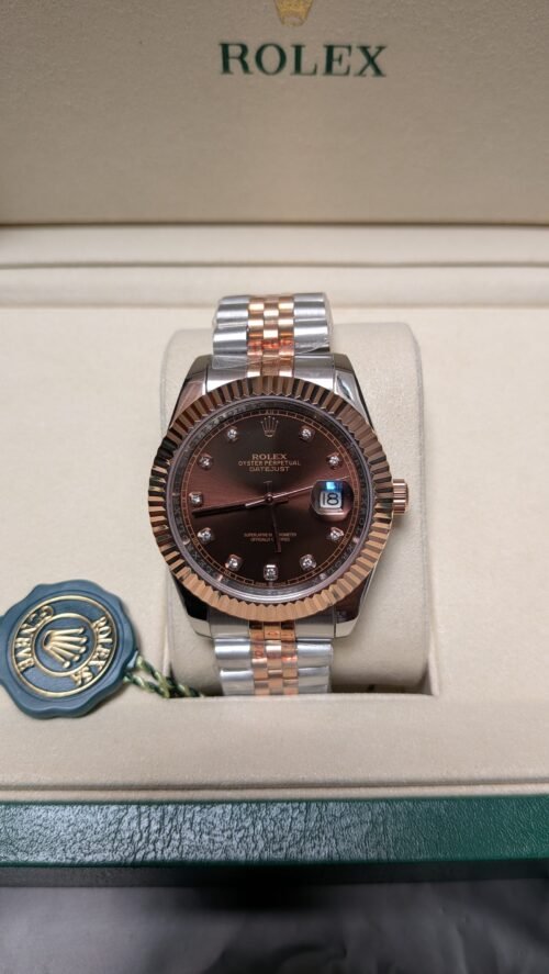 Rolex — esfera chocolate con brillantes, bisel oro rosa estriado y brazalete jubilee bicolor