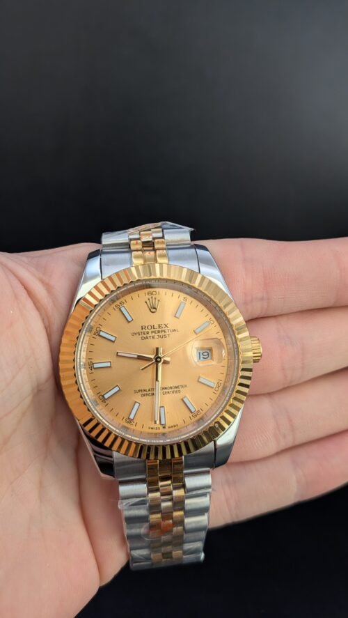 Rolex — esfera champaña, bisel dorado estriado y brazalete jubilee bicolor