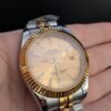 Rolex — esfera champaña, bisel dorado estriado y brazalete jubilee bicolor