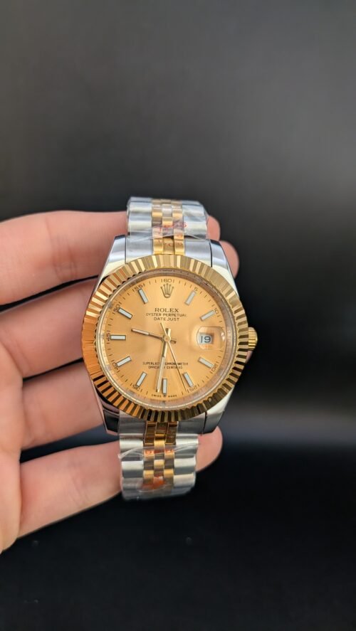 Rolex — esfera champaña, bisel dorado estriado y brazalete jubilee bicolor