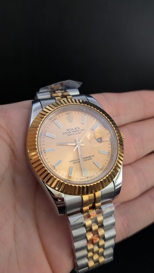 Rolex — esfera champaña, bisel dorado estriado y brazalete jubilee bicolor