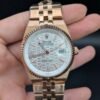 Rolex — esfera blanca con patrón de panal, caja y brazalete jubilee oro rosa