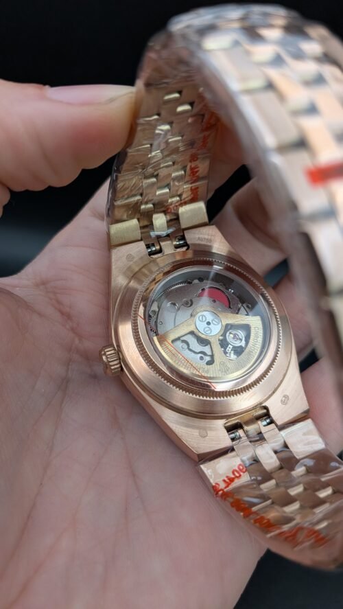 Rolex — esfera blanca con patrón de panal, caja y brazalete jubilee oro rosa