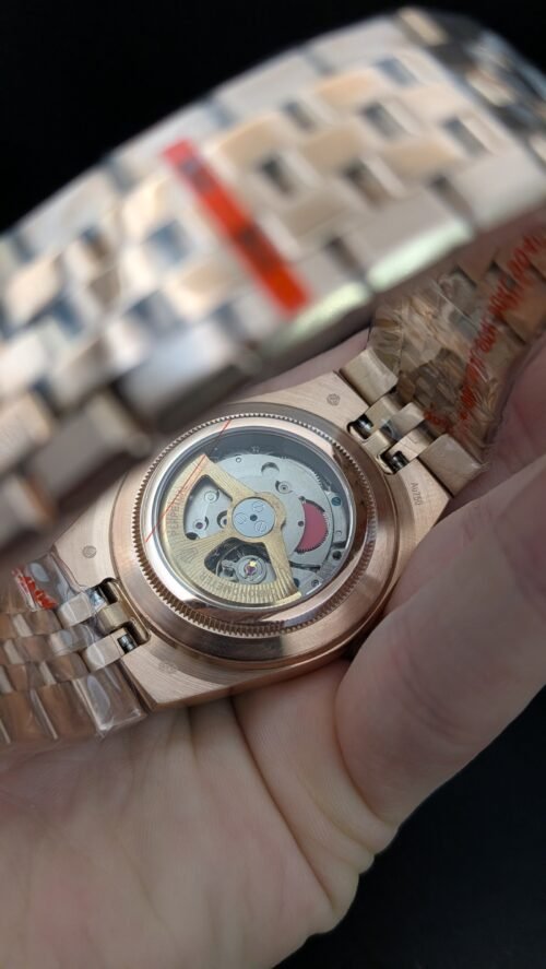 Rolex — esfera blanca con patrón de panal, caja y brazalete jubilee oro rosa