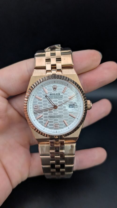 Rolex — esfera blanca con patrón de panal, caja y brazalete jubilee oro rosa