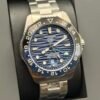 TAG Heuer — esfera azul ondulada con doble huso horario, bisel azul y brazalete de acero