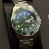 TAG Heuer — esfera verde texturizada, bisel verde y brazalete de acero