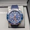 TAG Heuer — esfera azul ondulada con detalle naranja, bisel azul y correa de caucho azul