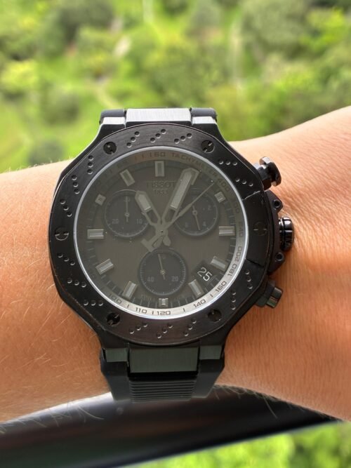 Tissot — cronógrafo con esfera gris oscura, caja gris y correa de caucho negra