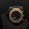 Tissot — cronógrafo con esfera negra, caja oro rosa y correa de caucho negra