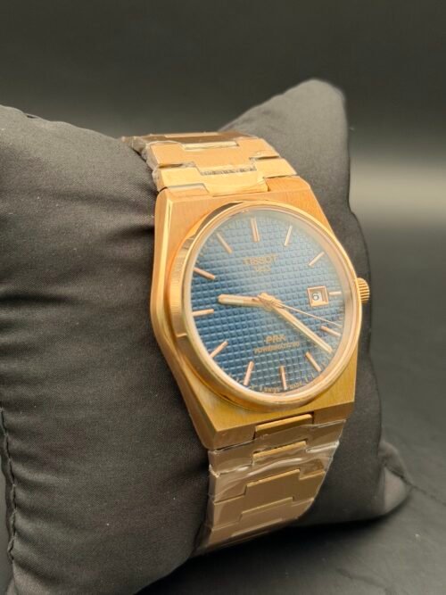 Tissot — esfera azul texturizada, caja y brazalete dorados