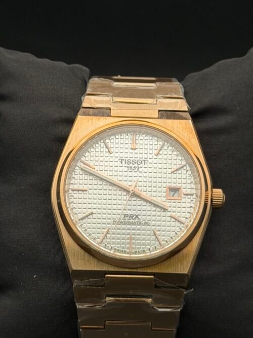 Tissot — esfera blanca texturizada, caja y brazalete dorados