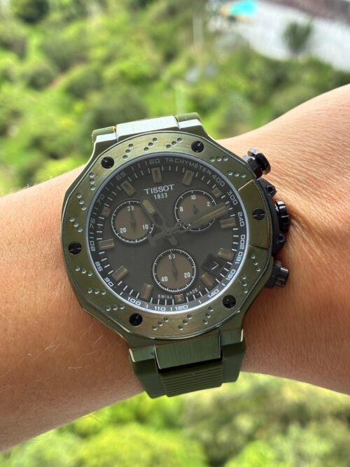 Tissot — cronógrafo con esfera verde oliva, caja verde y correa verde