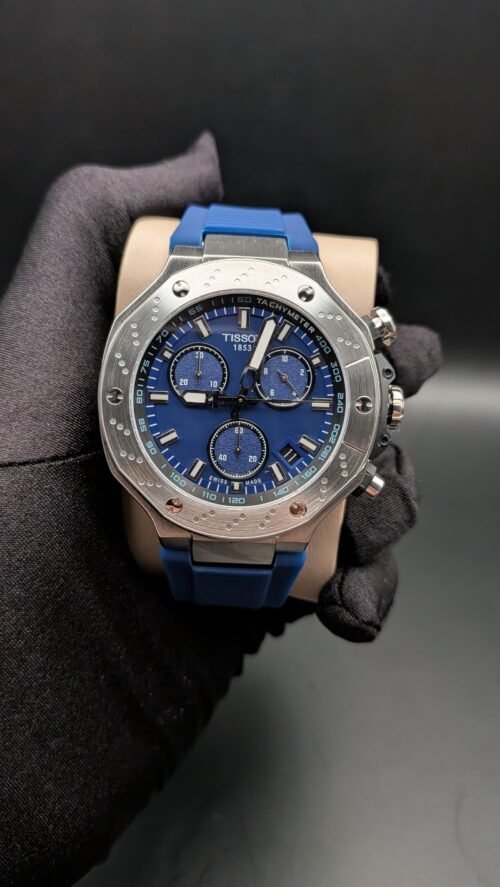 Tissot — cronógrafo con esfera azul, caja de acero y correa de caucho azul