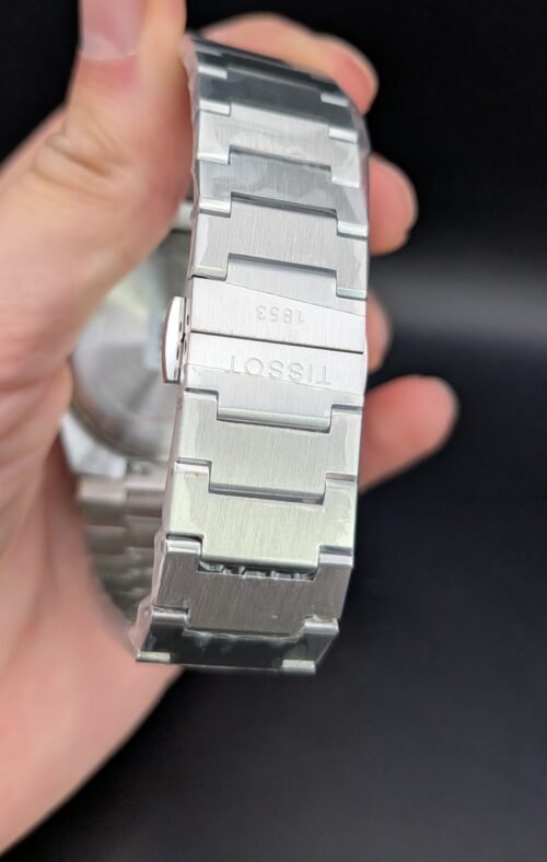 Tissot — esfera negra y brazalete de acero