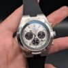 Vacheron Constantin — cronógrafo con esfera plateada y subesferas negras, correa de caucho negra