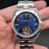 Vacheron Constantin — esfera azul con tourbillon a la vista y brazalete de acero