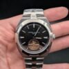 Vacheron Constantin — esfera negra con tourbillon a la vista y brazalete de acero