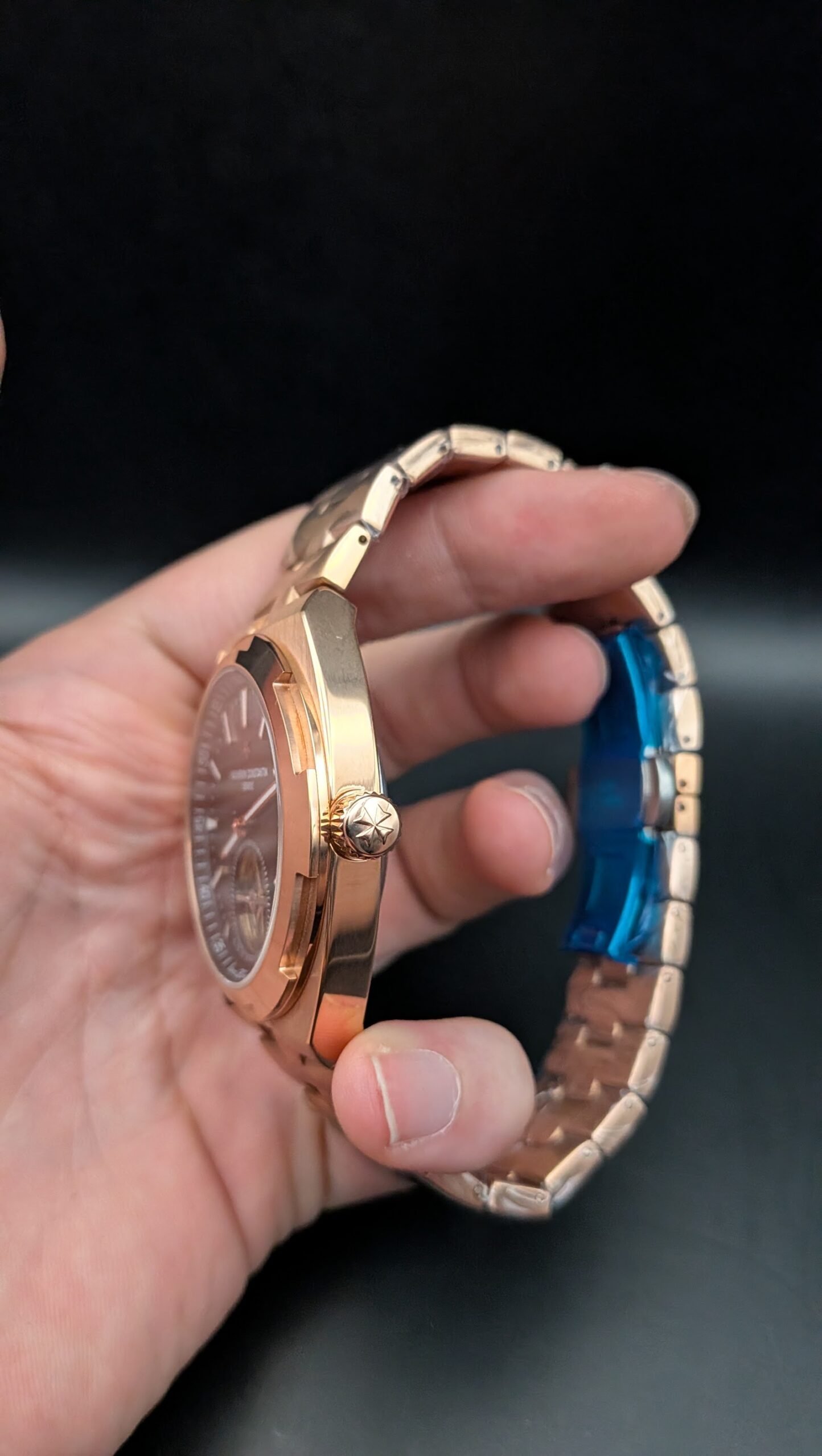 Vacheron Constantin — esfera negra con tourbillon a la vista, caja y brazalete oro rosa