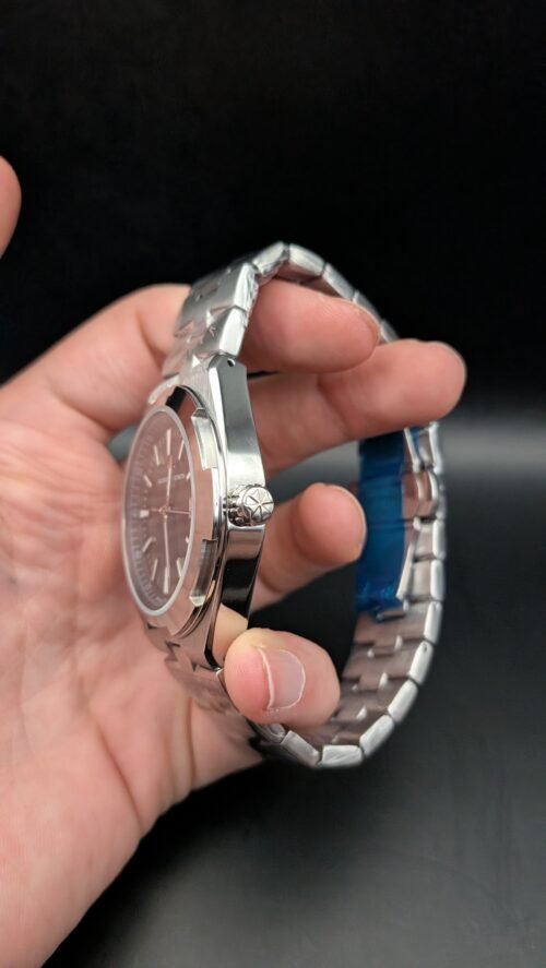 Vacheron Constantin — esfera gris oscura y brazalete de acero