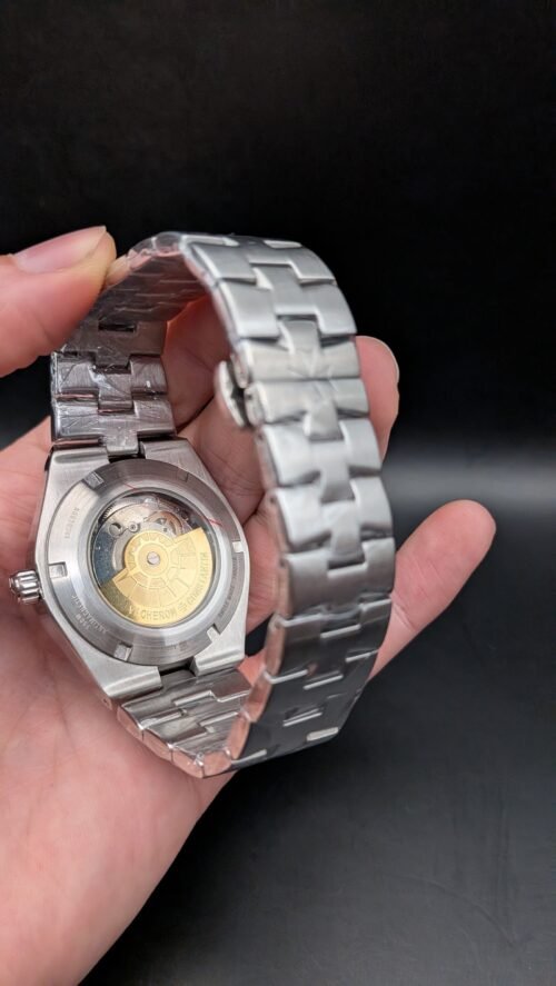 Vacheron Constantin — esfera gris oscura y brazalete de acero