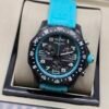 Breitling — cronógrafo negro con aro turquesa y correa turquesa