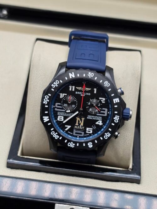 Breitling — cronógrafo negro con detalles azules y correa azul oscura
