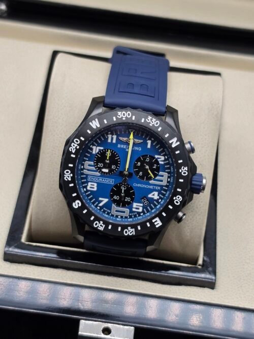 Breitling — cronógrafo con esfera azul, subesferas negras y correa azul oscura