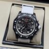 Breitling — cronógrafo negro con aro blanco y correa blanca
