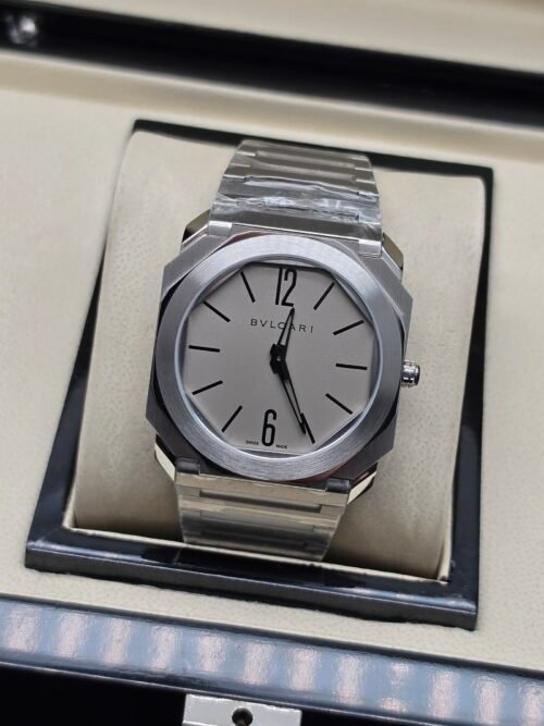 Bvlgari — esfera gris y brazalete de acero