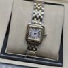 Cartier — caja cuadrada pequeña, esfera blanca y brazalete bicolor dorado