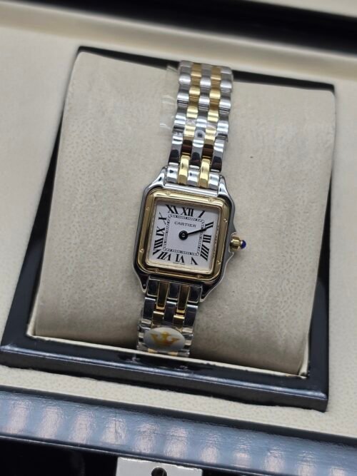 Cartier — caja cuadrada pequeña, esfera blanca y brazalete bicolor dorado