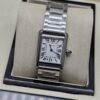 Cartier — caja rectangular pequeña de acero, esfera blanca y brazalete de acero