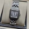 Cartier — caja cuadrada de acero, esfera blanca y brazalete de acero