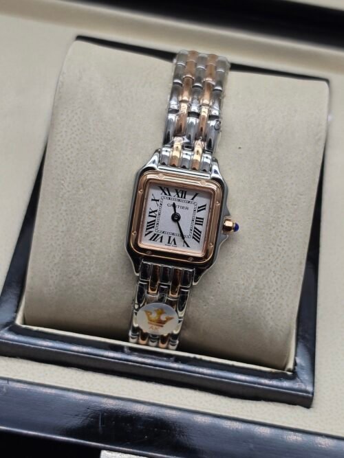 Cartier — caja cuadrada oro rosa, esfera blanca y brazalete bicolor rosado