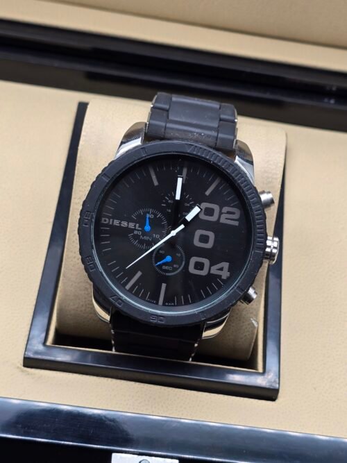 Diesel — cronógrafo todo negro con detalles azules y correa negra