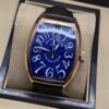 Franck Muller — caja tonneau oro rosa, esfera azul con números grandes y correa negra