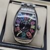 Franck Muller — caja tonneau de acero, esfera negra con números de colores y brazalete de acero