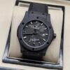 Hublot — todo negro con esfera gris oscura y correa negra
