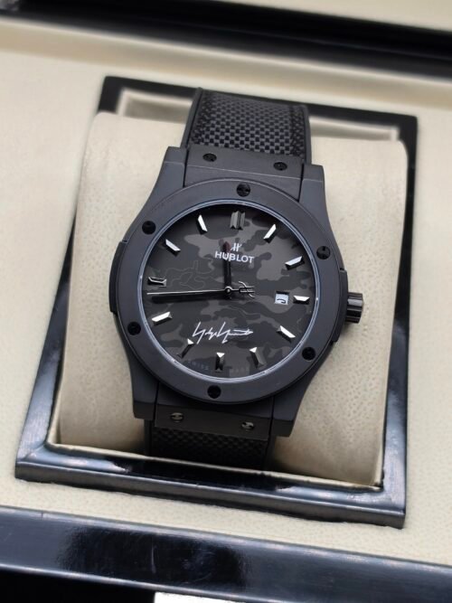 Hublot — todo negro con esfera gris oscura y correa negra