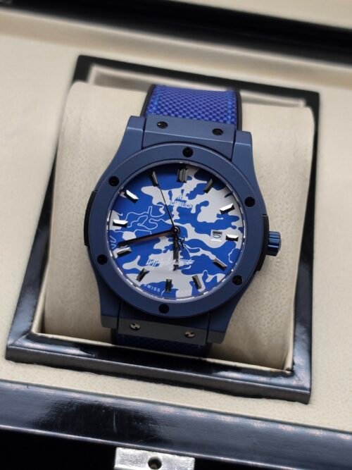 Hublot — esfera camuflada azul, caja azul y correa azul