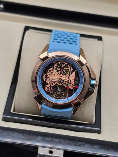Jacob & Co. — esfera esqueleto con aro azul, caja oro rosa y correa celeste