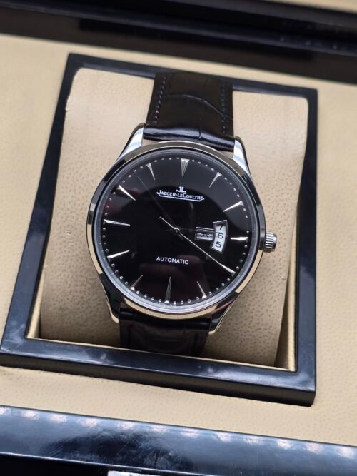 Jaeger-LeCoultre — esfera negra, caja de acero y correa de cuero negra