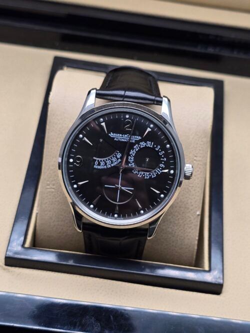 Jaeger-LeCoultre — esfera negra con reserva de marcha, caja de acero y correa de cuero negra
