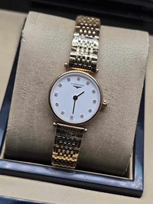 Longines — esfera blanca con índices dorados y brazalete dorado